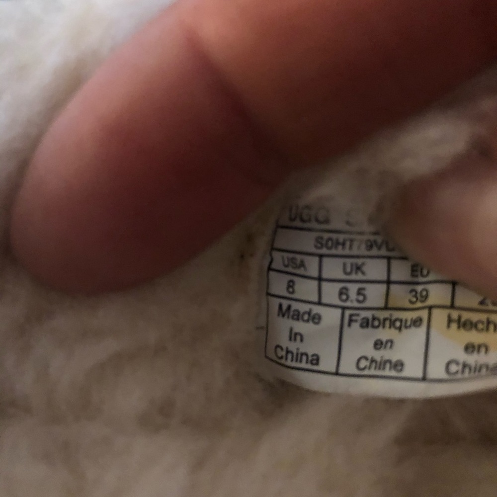 New UGG Dakota water resistant slipper - Picture 11 of 11